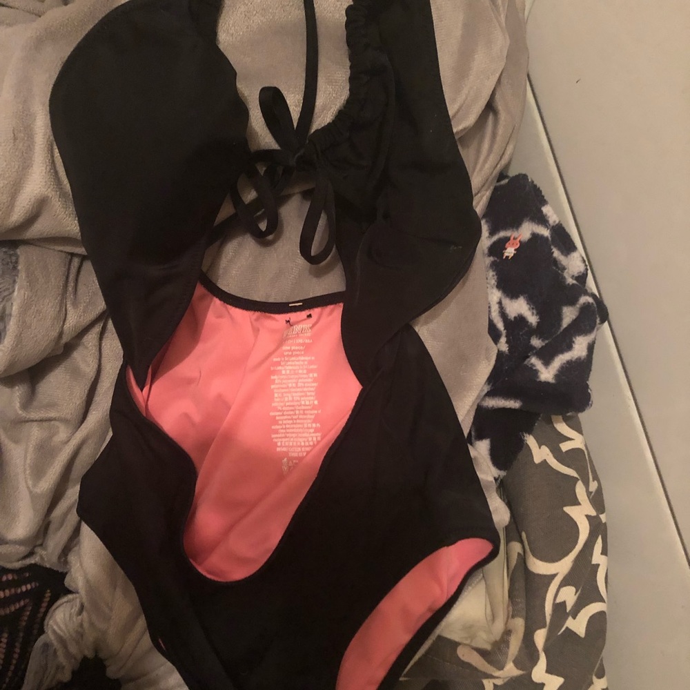Never worn VICTORIA SECRETS bathing suit size S